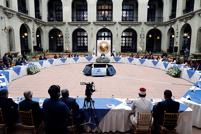 El martes 26 de abril de 2022 se llevó a cabo la Mesa Redonda en el Palacio Nacional de Guatemala, en la cual participaron personas de 24 diferentes organizaciones.