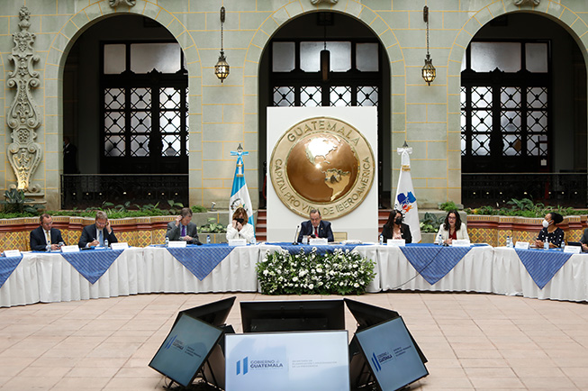 On Tuesday, April 26, 2022, the Round Table was held at the National Palace of Guatemala, in which people from 24 different organizations participated.